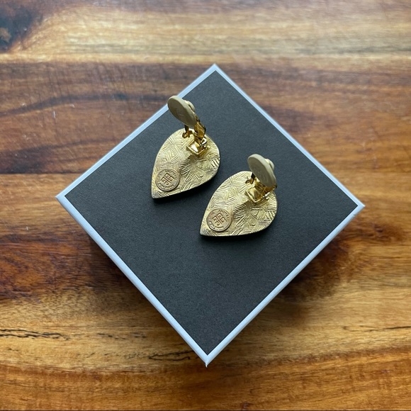 Vintage Givenchy Gold Plated Leaf Clip on Earrings. - Picture 9 of 10
